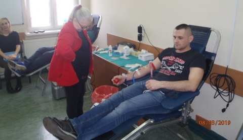 Strażnicy miejscy z Bydgoszczy oddawali krew. Zebrali ponad 19 litrów