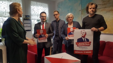 W Toruniu rozpoczęło się zbieranie podpisów poparcia kandydatury Roberta Biedronia