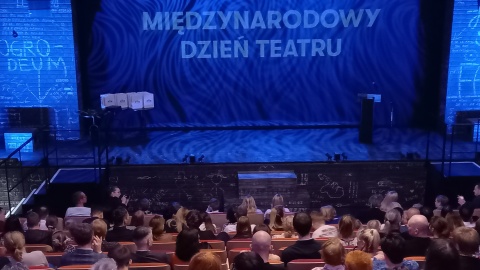 Z okazji Międzynarodowego Dnia Teatru w bydgoskim Teatrze Kameralnym odbyło się wręczenie nagród i listów gratulacyjnych/fot: Ewa Dąbska