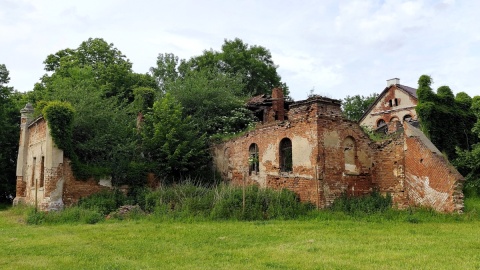 Zawalony dwor od strony ogrodu. Fot. Żaneta Walentyn/arch. PR PiK