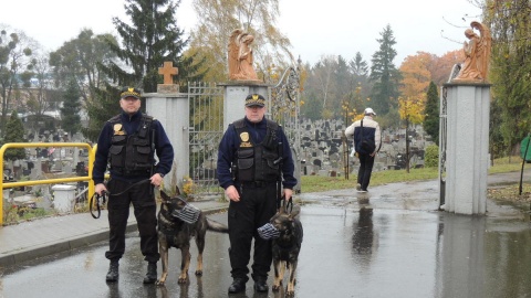 140 strażników miejskich patroluje cmentarze w regionie