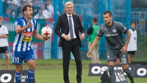 Ekstraklasa piłkarska - wyjazdowe wygrane Legii i Lecha