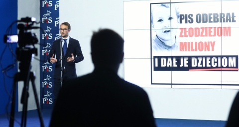 Nowe billboardy. PiS odebrał złodziejom miliony i dał je dzieciom