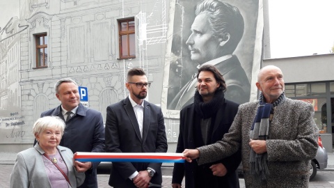 Józef Święcicki w roli głównej. Nowy mural w Bydgoszczy