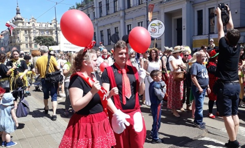 Postacie z bajek maszerowały ulicami i bawiły się na Wyspie Młyńskiej [wideo, zdjęcia]