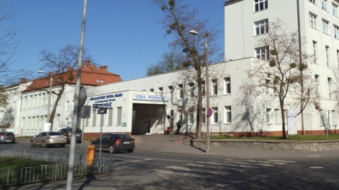 Przestrzegamy procedur i jesteśmy ostrożniejsi. Szpital w Toruniu broni się