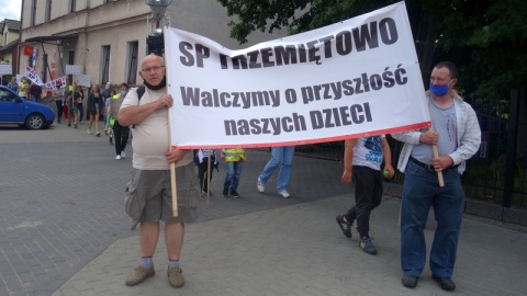 Nie oddamy naszej szkoły - protest w obronie podstawówki w Trzemiętowie [galeria]