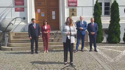 Pieniądze dla gmin i powiatów od rządu. Na co można je wydać Konferencje PiS w regionie