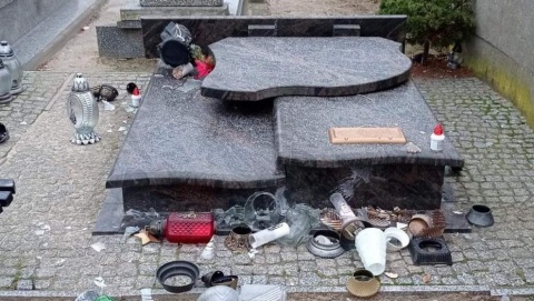 W pijanym widzie niszczył groby w Piotrkowie Kujawskim. Grozi mu do pięciu lat