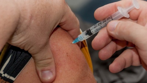 Już 100 tys. nauczycieli zapisało się na szczepienie przeciwko COVID-19