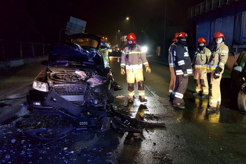 Dwie osoby ciężko ranne w wypadku przy ul. Artyleryjskiej w Bydgoszczy [zdjęcia]