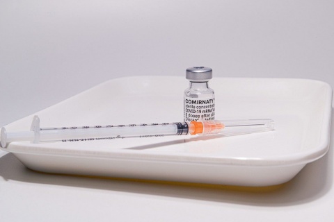 Krótszy odstęp między dawkami szczepionki Dworczyk: Czekamy na opinię