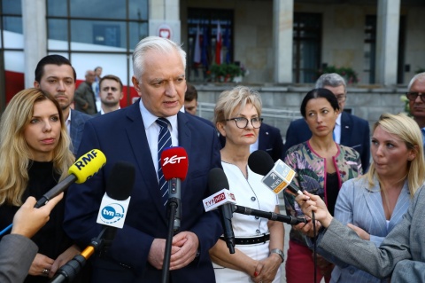Premier Morawiecki podjął decyzję o dymisji Jarosława Gowina [wideo]