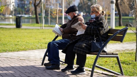 Seniorzy pożyczają, ale czy oddają Różnie z tym bywa, zwłaszcza w pandemii