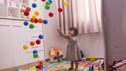 Rzecznik praw dziecka: Nie zabierajcie dzieciom zabawek, wpuścicie rodziców