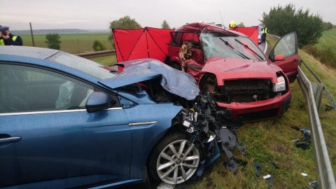 Zderzenie dwóch aut na DK 25 w Mąkowarsku. Nie żyje 65-letni kierowca