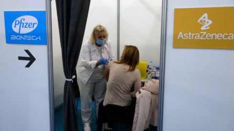 Czeski resort zdrowia przygotowuje decyzję o obowiązkowych szczepieniach przeciw COVID-19