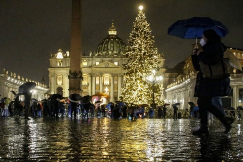 Papież Franciszek prosi, by nie przehandlować świąt Bożego Narodzenia