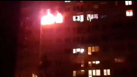 Pożar na 9. piętrze wieżowca przy ul Gagarina w Toruniu