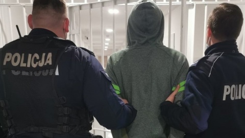 Zarzuty dla 21-latka, który w poniedziałek atakował nożem przechodniów w Toruniu