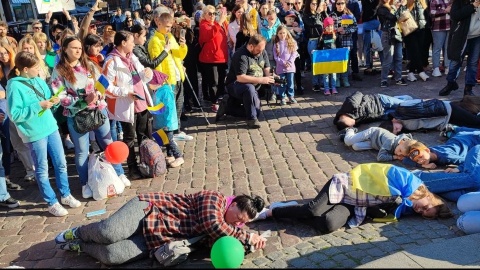 Uczcili ofiary zbrodni Rosjan w Buczy i protestowali przeciwko wojnie [wideo]