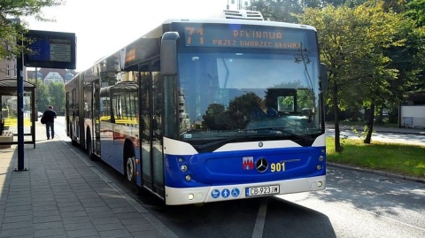 Znaki drogowe to nie wszystko. Autobusy są blokowane na ulicy Morskiej, problem kierowców MZK