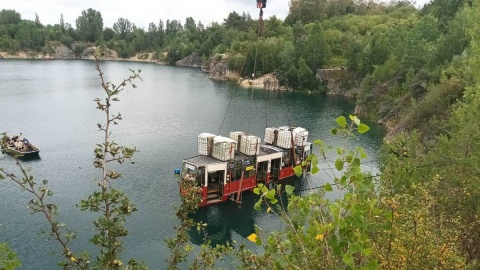Podwodny tramwaj w Piechcinie. Zamiast pasażerów płetwonurkowie [zdjęcia, wideo]