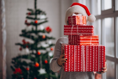 Jak zapakować prezenty świąteczne dla bliskich [reklama]
