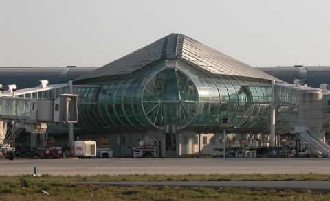 Przez 18 lat mieszkał na lotnisku i tam zmarł. Zainspirował twórców filmu Terminal