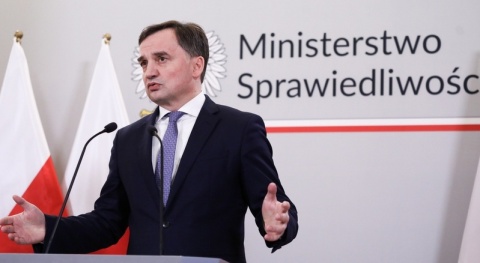 Pożyczył 800 złotych musi oddać ponad 100 tysięcy Interweniuje minister Ziobro