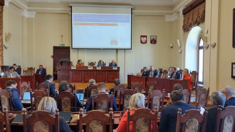Dyskusja między ministrem Schreiberem i prezydentem Bruskim na sesji bydgoskiej Rady Miasta