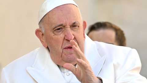 Watykan: papież ma infekcję dróg oddechowych, pozostanie kilka dni w szpitalu