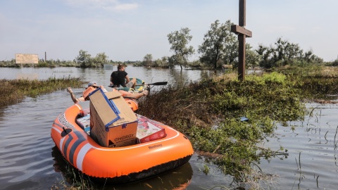 Wolontariusze: Rosjanie zablokowali Oleszki, wielu mieszkańców zginęło w powodzi