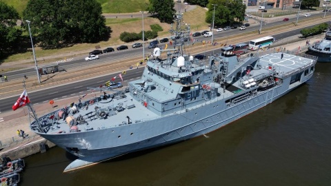 Polskie okręty wyruszyły na misję w zespole Tarczy Przeciwminowej NATO [wideo]