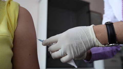 Przeciwko wirusowi HPV mogą się szczepić dorośli i dzieci. Medyczna Środa w NFZ
