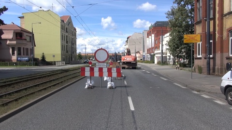 Bałagan w oznakowaniu tymczasowym na ul. Jagiellońskiej w Bydgoszczy [wideo, zdjęcia]