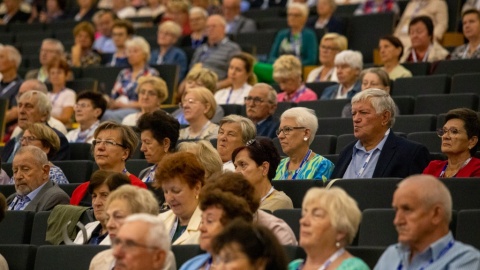 Ostrzegali przed oszustami, podpowiadali, jak dbać o zdrowie. Forum Seniora w Toruniu