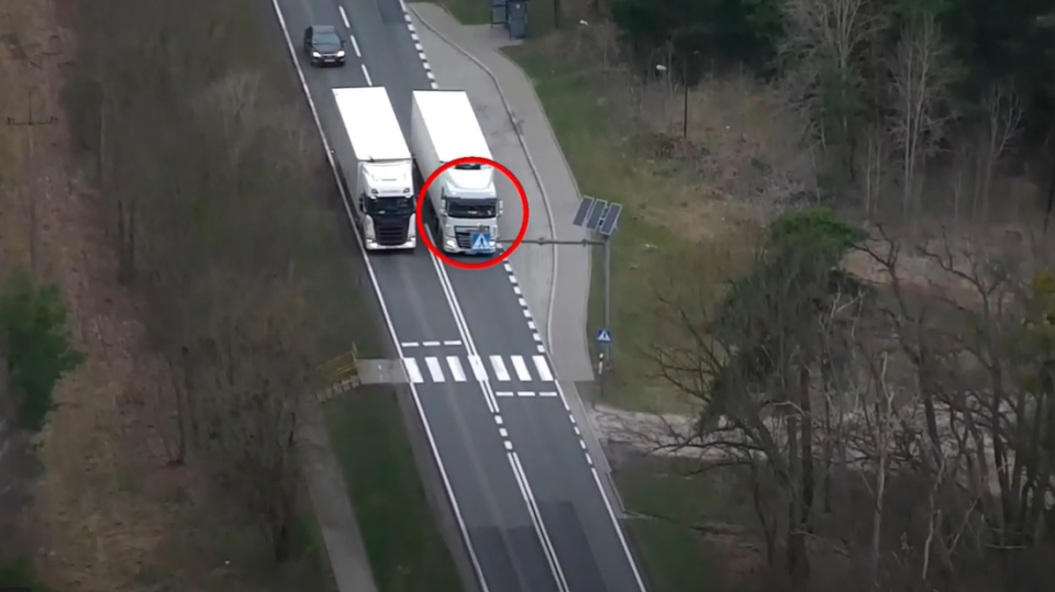 Поліцейські використовували дрони для моніторингу пішохідних переходів /fot. screen wideo KMP Bydgoszcz