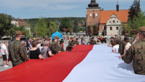 Pochód z flagą we Włocławku/fot. Włocławek jak malowany, Facebook