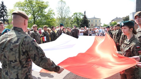 Pochód z flagą we Włocławku/fot. Włocławek jak malowany, Facebook