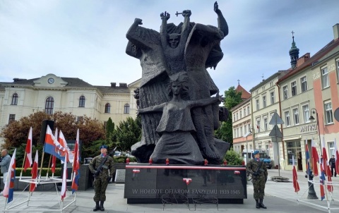 Mieszkańcy regionu uczcili poległych. 79. rocznica zakończenia II wojny światowej [zdjęcia, wideo]