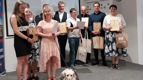 Pomagają przełamywać bariery osobom niewidomym. Bydgoska konferencja Reha for The Blind