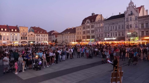 Światełko dla Grzesia. Bydgoszczanie upamiętnili pobitego na śmierć chłopca [wideo]