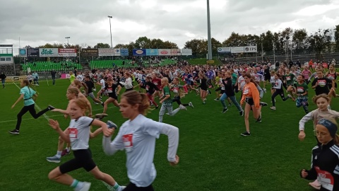 Wypełniony stadion Olimpii. 43. Międzynarodowe Biegi im. Bronisława Malinowskiego [zdjęcia, wideo]