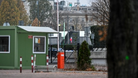 Mężczyzna wtargnął na pomnik Ofiar Tragedii Smoleńskiej. Jest w rękach policji [aktualizacja]