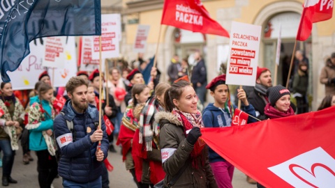 Rodziny patrzą na telefon, liczą na cud. Koniecznie zajrzyjcie do bazy Szlachetniej Paczki