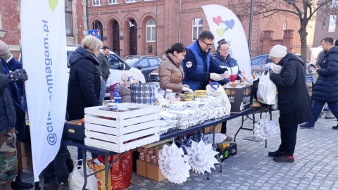 Jedzenie ze świątecznego stołu oddali potrzebującym. Drobne gesty tworzą dużą pomoc