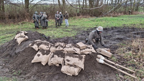 Pokazy walk, zabytkowe pojazdy, wystawy uzbrojenia i umundurowana to największe atrakcje pikniku historycznego który odbył się w Borównie Koło Chełmna. Wydarzenie zorganizowano w 80. rocznicę walk w tak zwanym „kotle toruńskim"/fot. Marcin Doliński