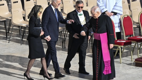 Były prezydent USA Joe Biden przybył na uroczystości pogrzebowe Papieża Franciszka/fot. PAP/EPA/RICCARDO ANTIMIANI
