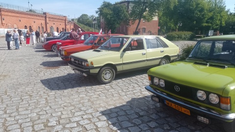 Automobilklub Toruński wspólnie z Muzeum Okręgowym zorganizowali święto Święto Flagi z klasykami/fot. Michał Zaręba